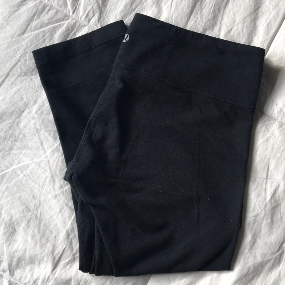 Lululemon cropped leggings.